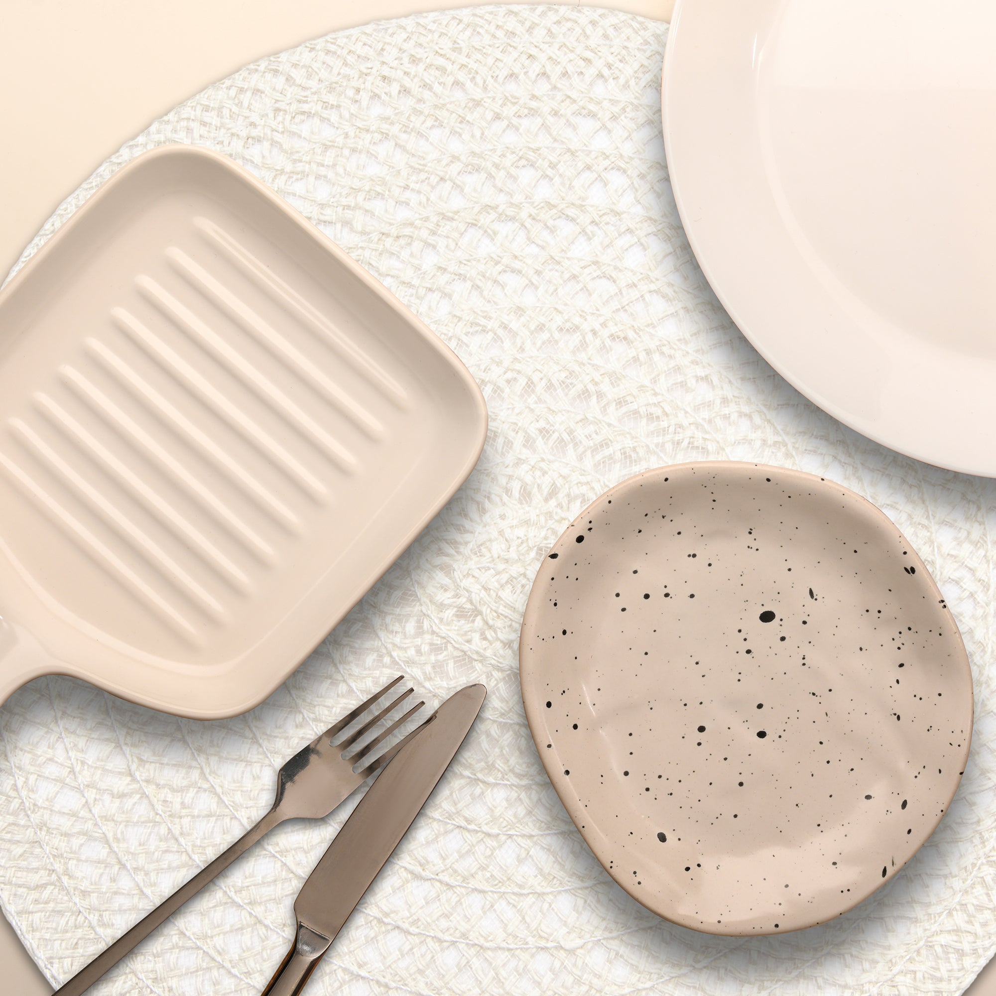 Soft Cream Lattice-Patterned Jute Round Placemat – Classic Natural Fiber Elegance - Set of 12