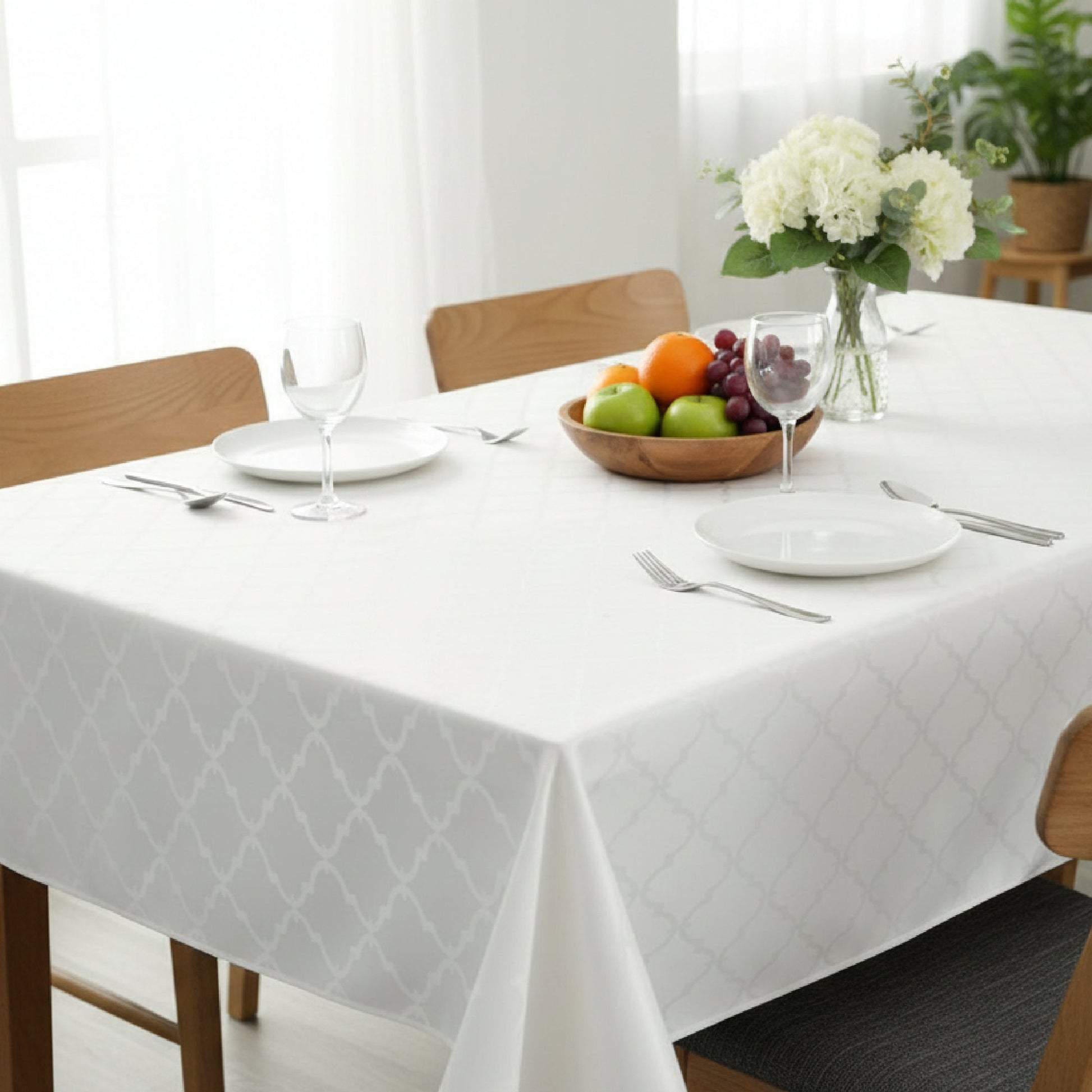 Classic White Lattice Pattern Tablecloth, 52" x 70"