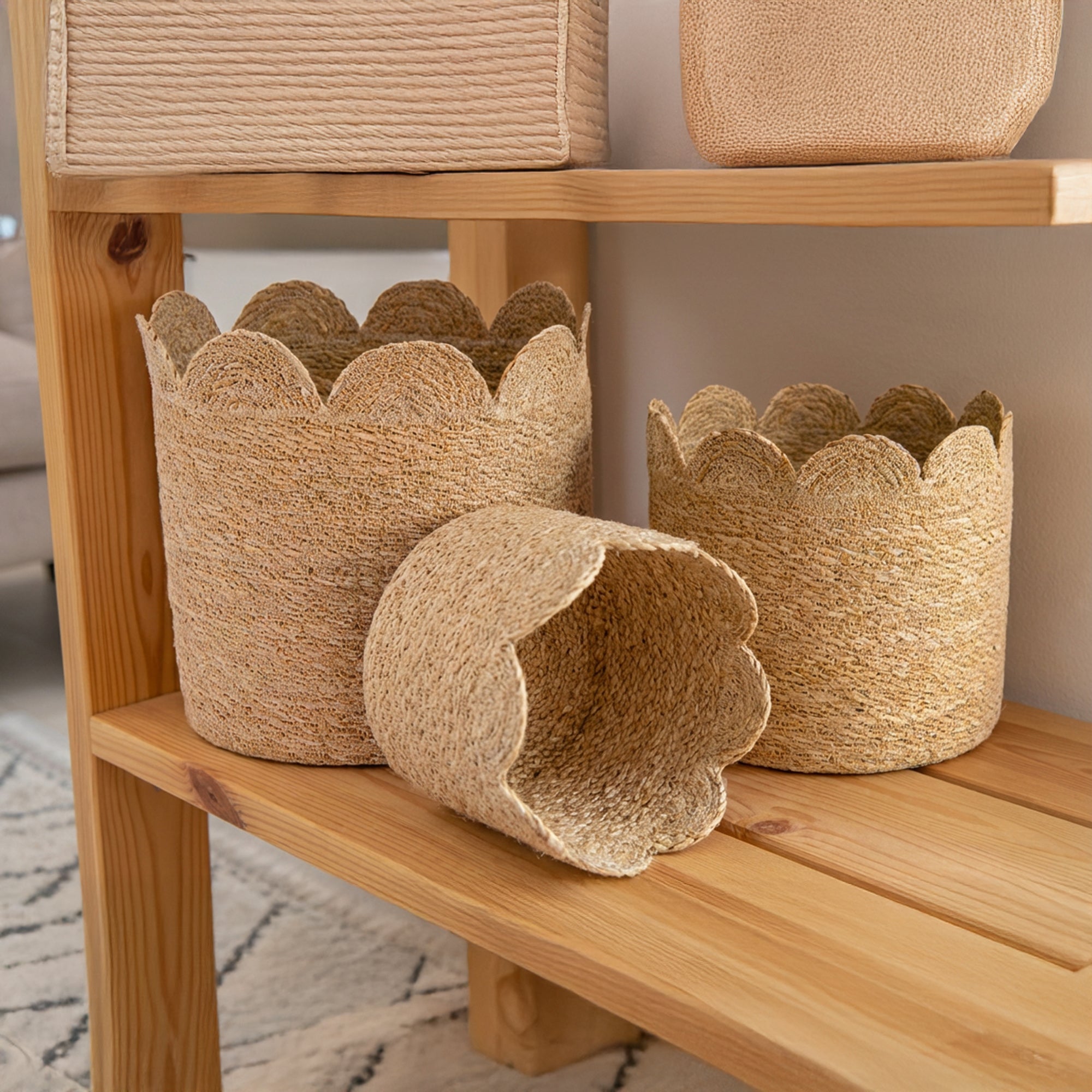 Set of 3 Natural Round Seagrass Baskets with Decorative Scalloped Edges