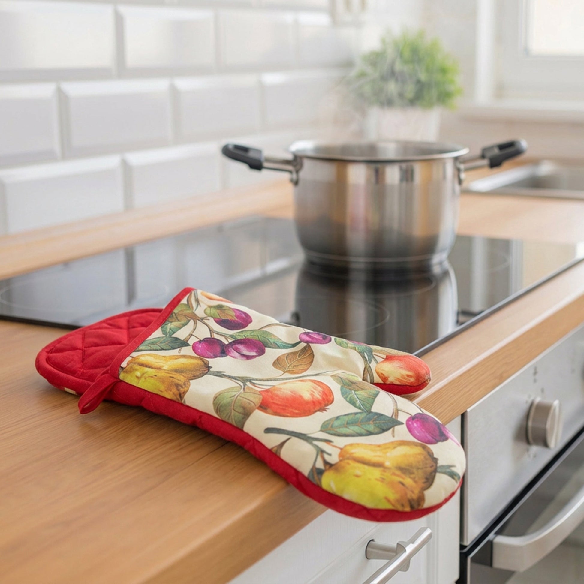 Apple & Pear Print Quilted Oven Mitts – Set of 2 - Set of 2