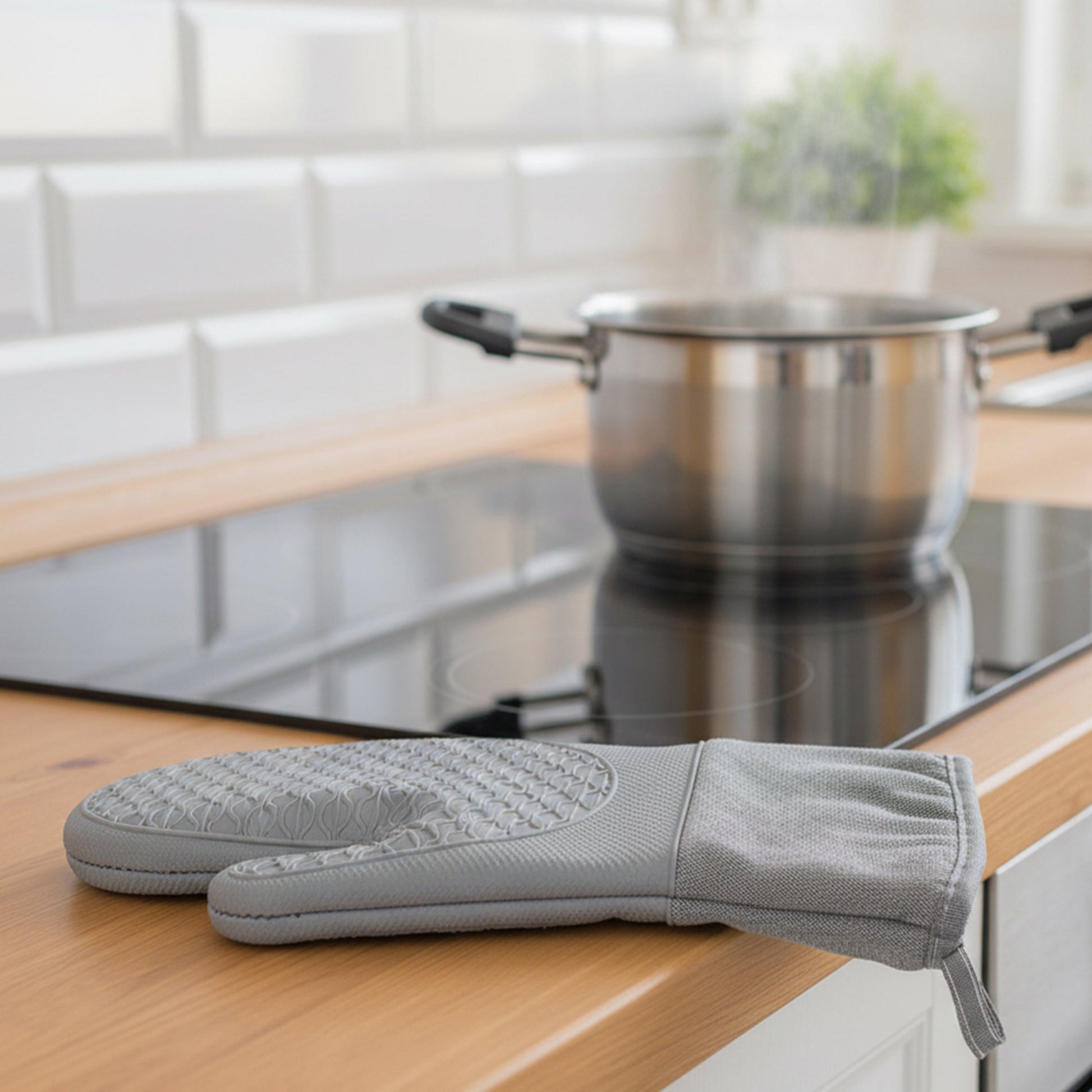 Solid Gray Heat-Resistant Silicone Oven Mitt - Set of 2
