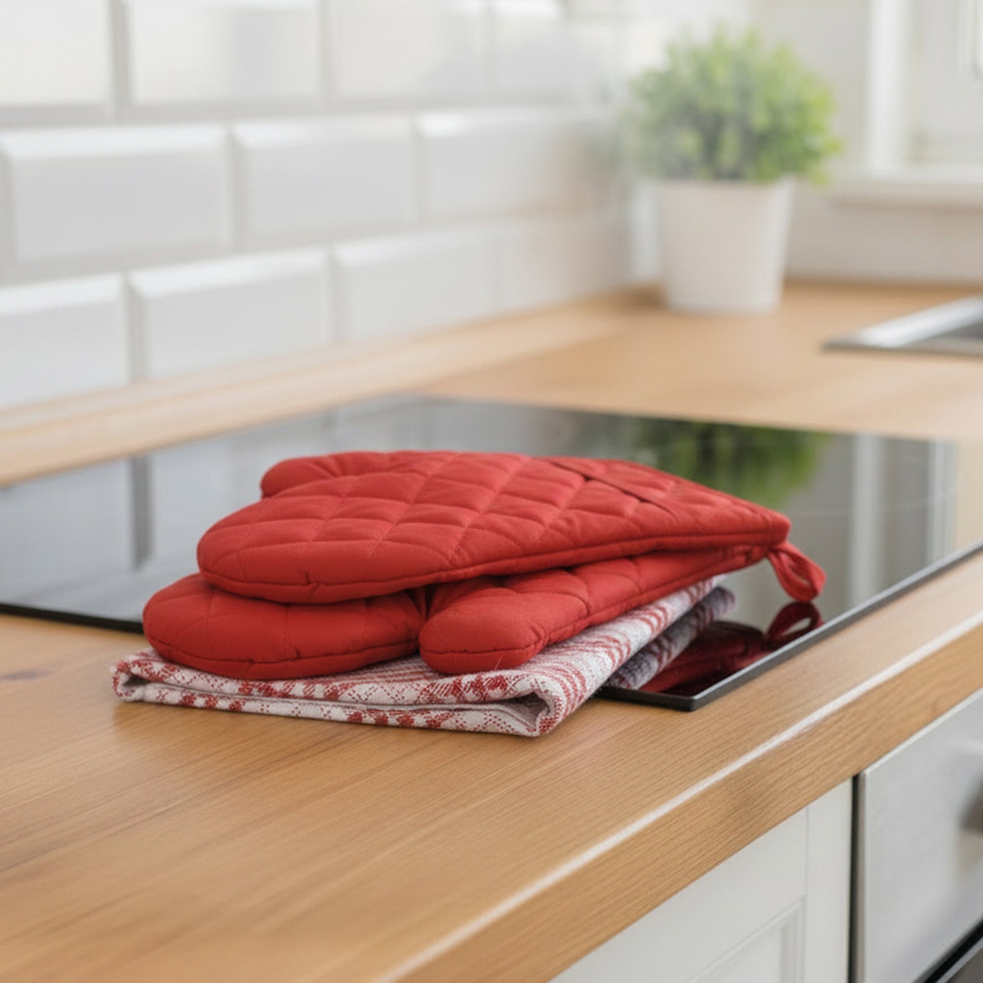 Red Trellis Print 4-Piece Kitchen Textile Set