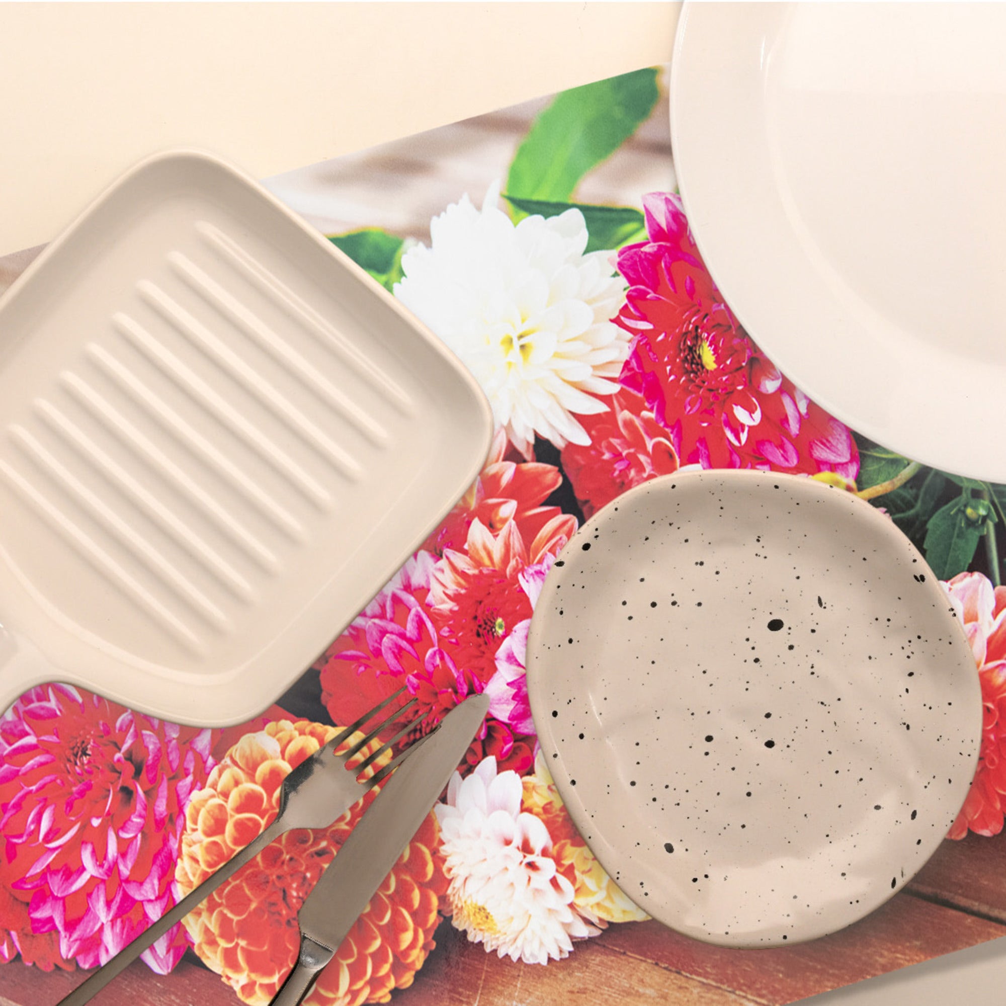 Blooming Dahlias Floral Plastic Table Placemat - Set of 12