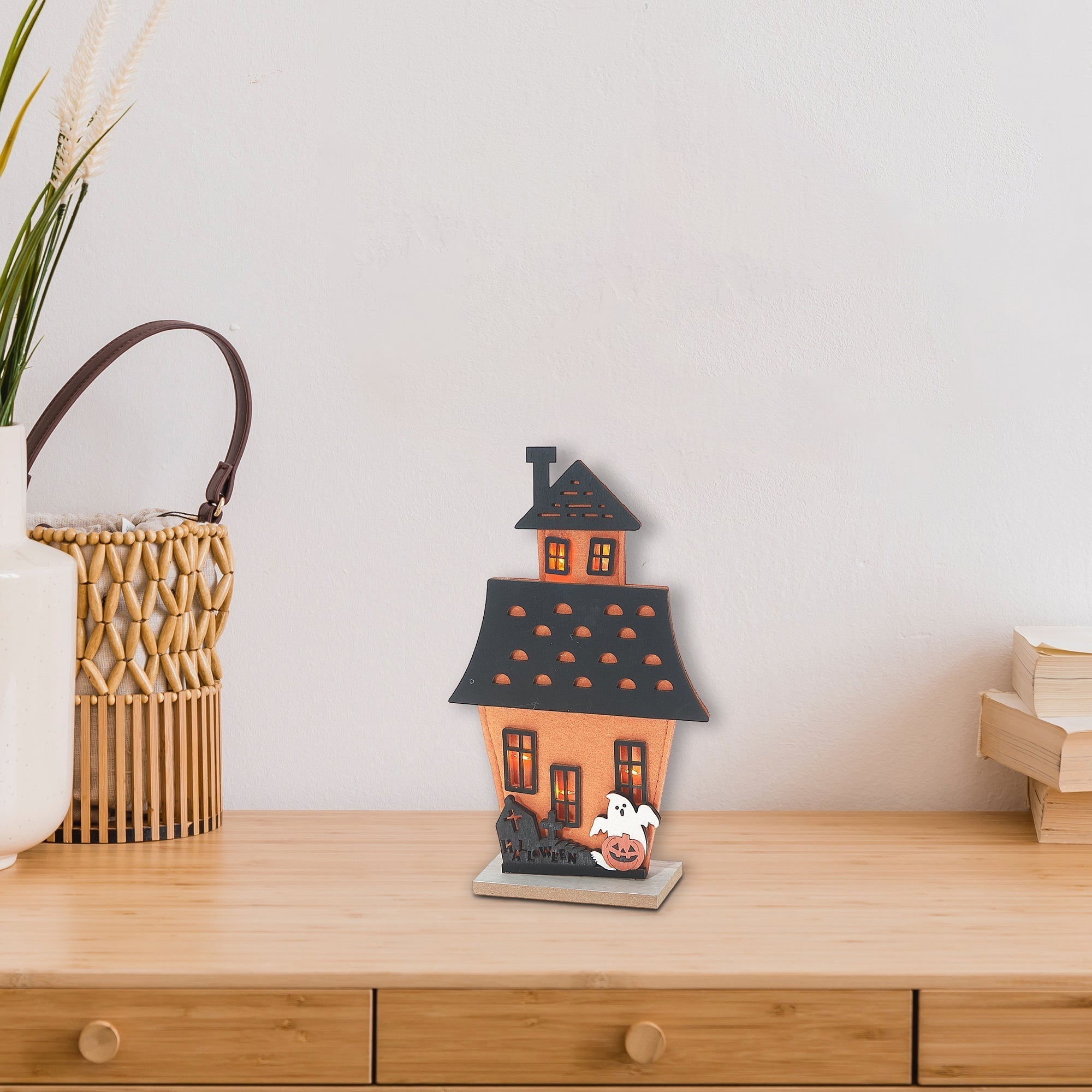 Small Ghost & Haunted Felt House Halloween Decoration – Spooky Tabletop Decor