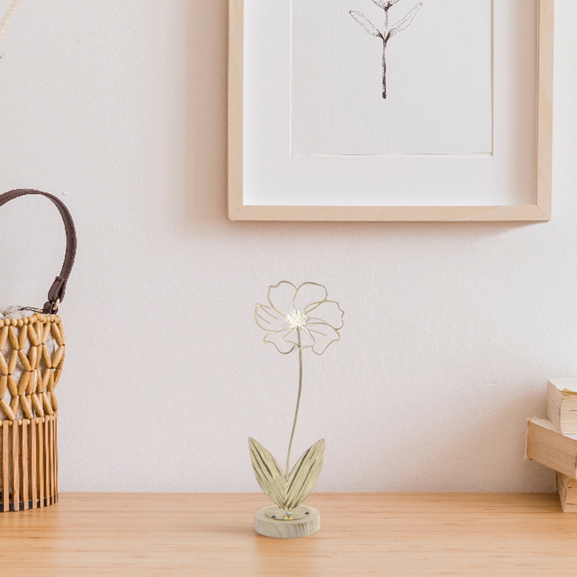 Gold Metal Daisy Flower Décor on Wooden Base