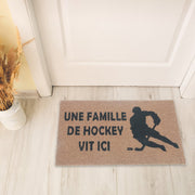 Coir Door Mat “Une Famille De Hockey Vit Ici” – Personalized Doormat, Natural Fiber