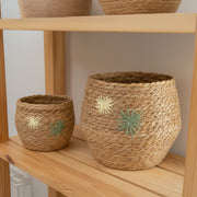 Set of 2 Natural Grass Fleur-Shaped Decorative Baskets