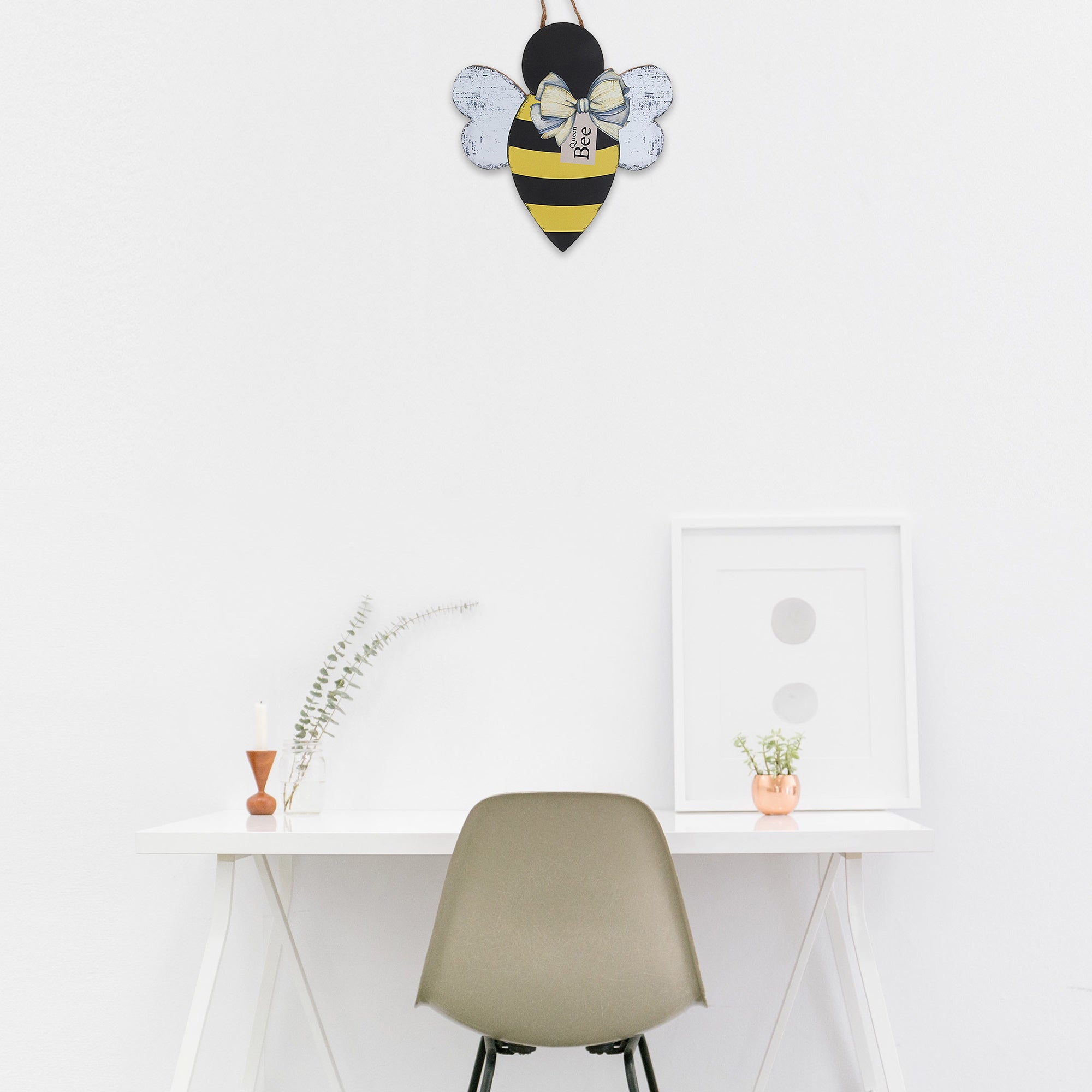 Queen Bee Wooden Wall Hanger, Rustic Wall Decor, Farmhouse Accent