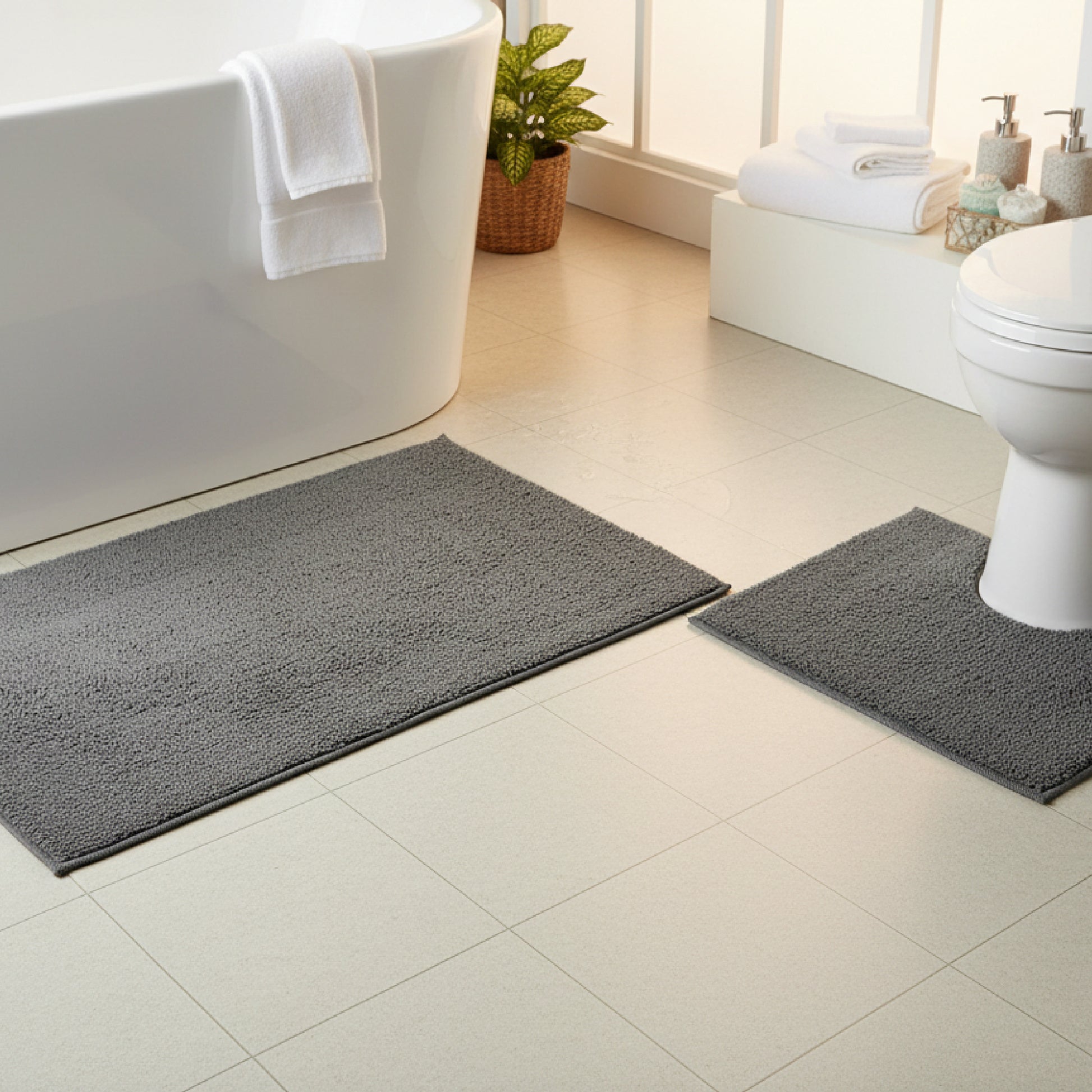 2-Piece Cotton Bath Mat Set with Rubber Backing in Grey