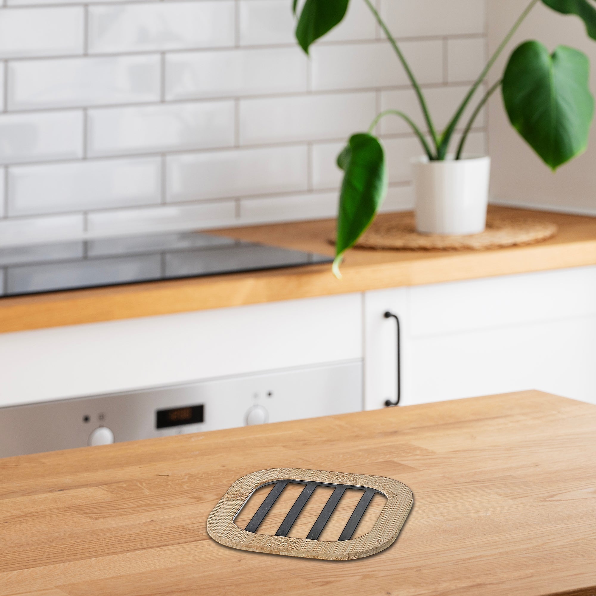 Metal Trivet with Bamboo Sides – Kitchen Tableware, Heat Resistant Mat