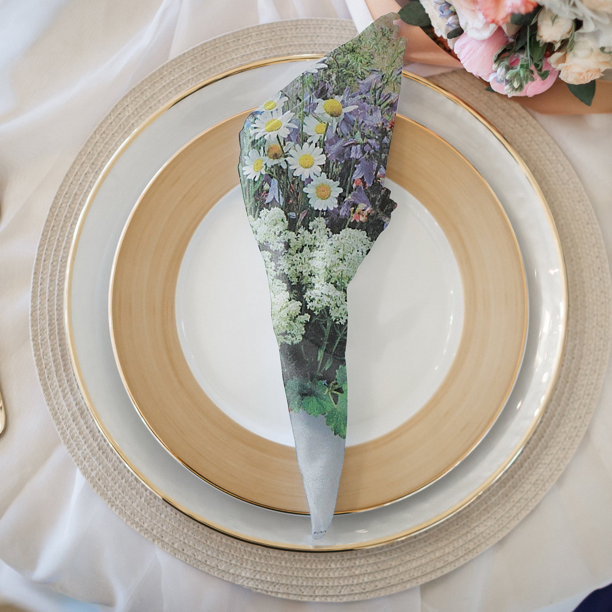 20-Pack 3-Ply Luncheon Napkins with Wild Flower Arrangement - Set of 6