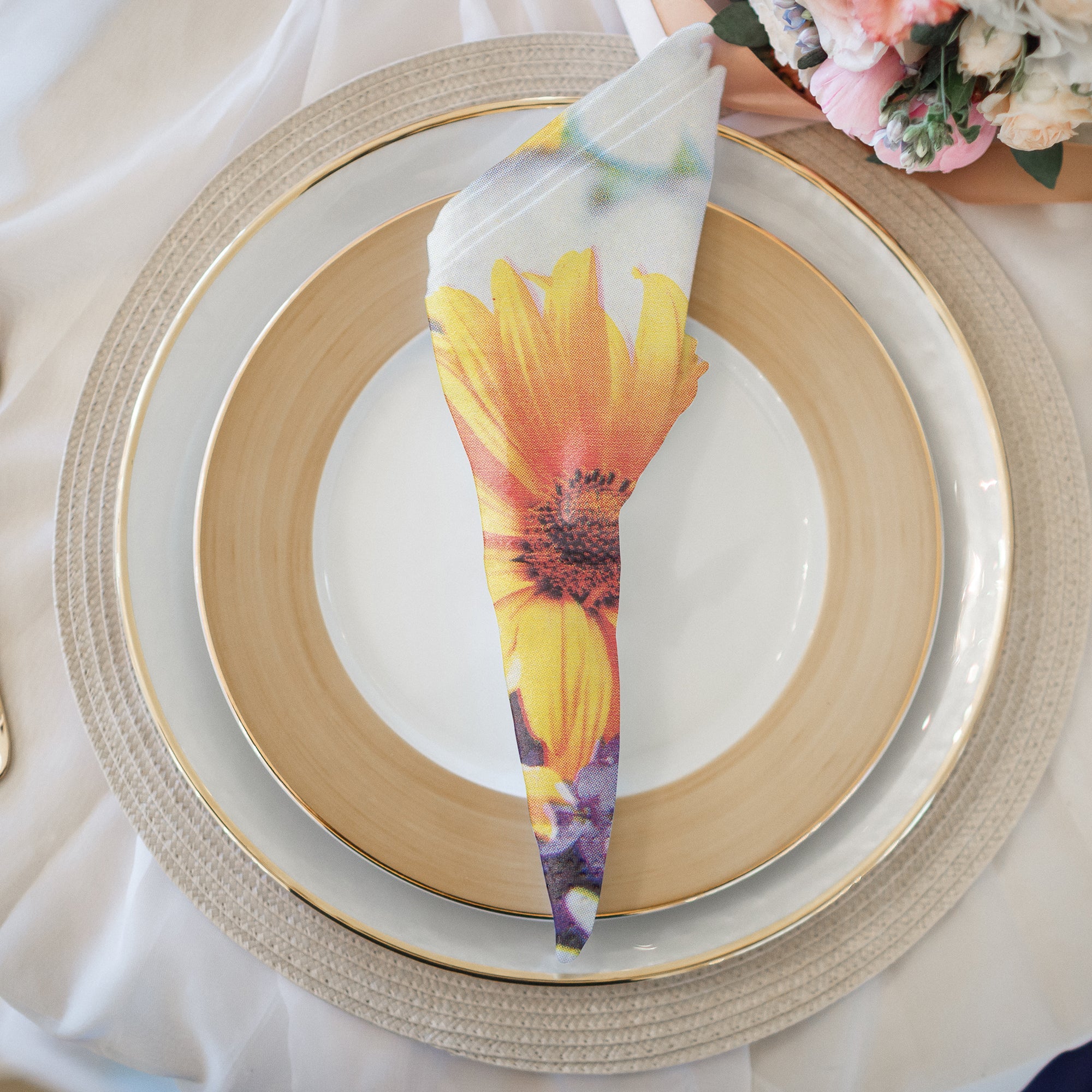 20-Pack 3-Ply Luncheon Napkins Featuring Yellow Daisies - Set of 6