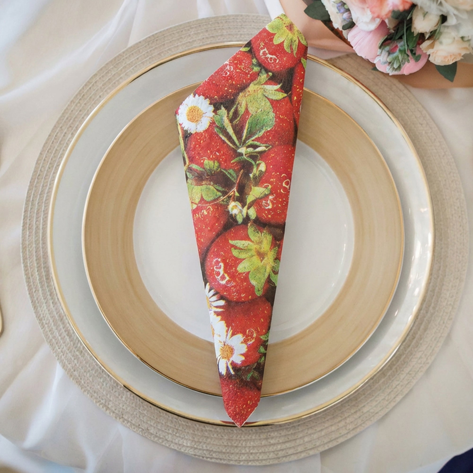 20-Pack 3-Ply Luncheon Napkins Featuring Strawberries & Daisies - Set of 6