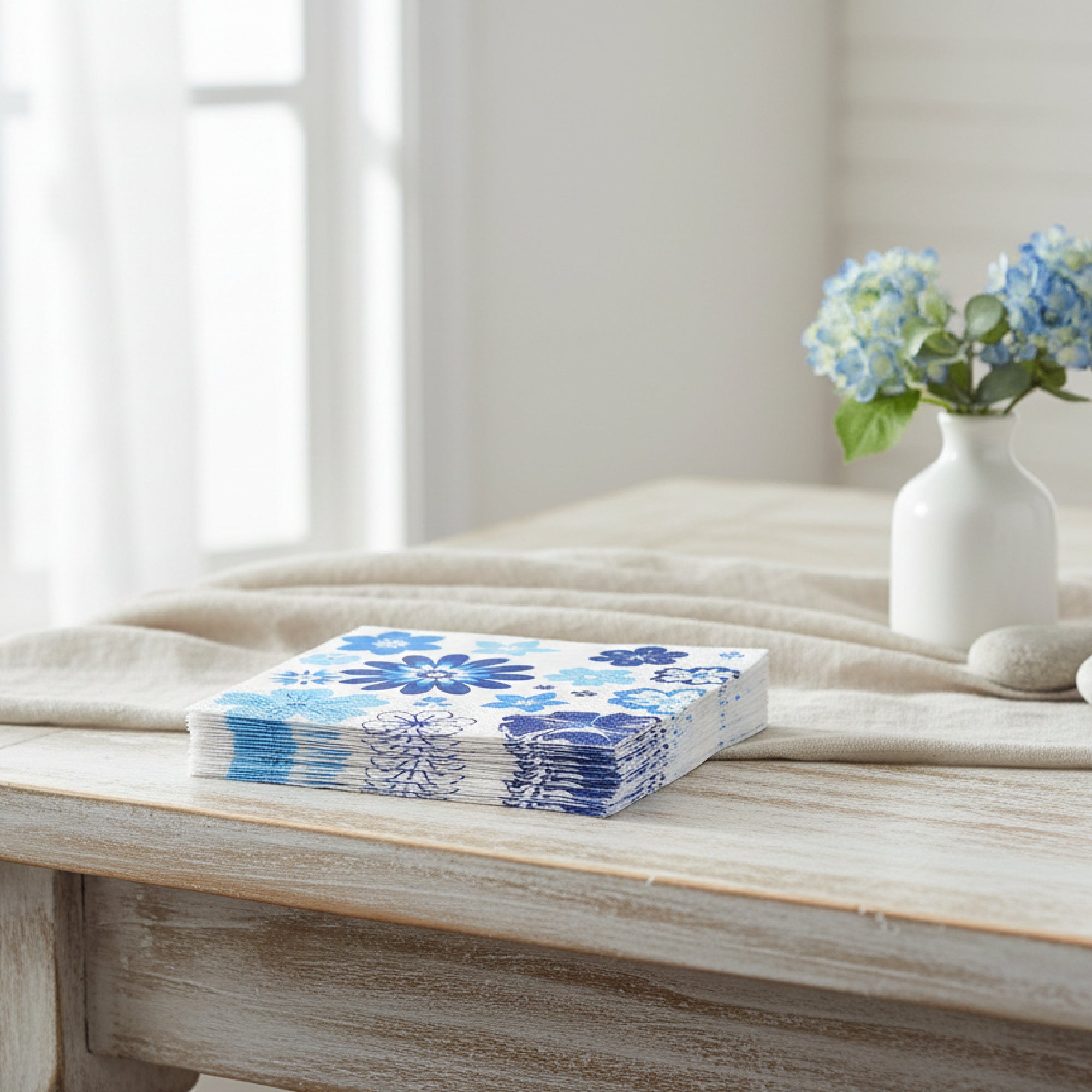 20-Pack 3-Ply Luncheon Napkins Featuring Blue Floral Design - Set of 6