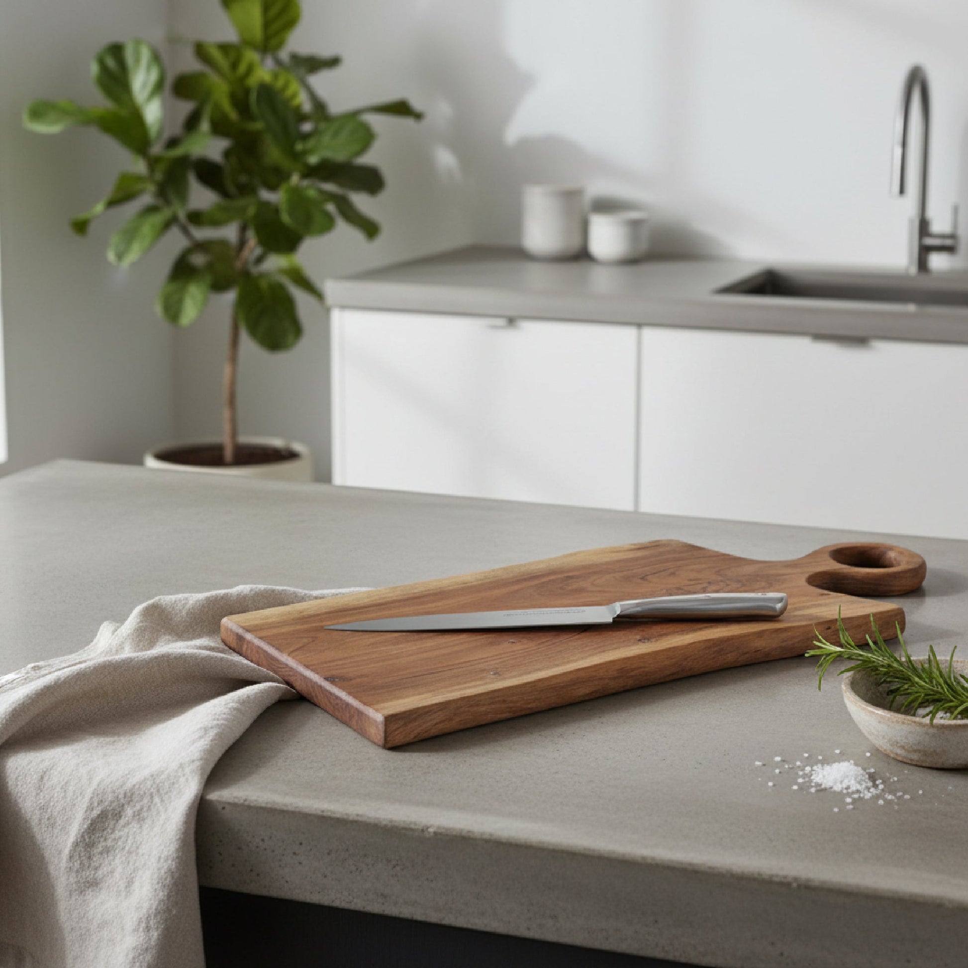 Acacia Wood Chopping Board with Live Edge and Round Handle for Kitchen Use
