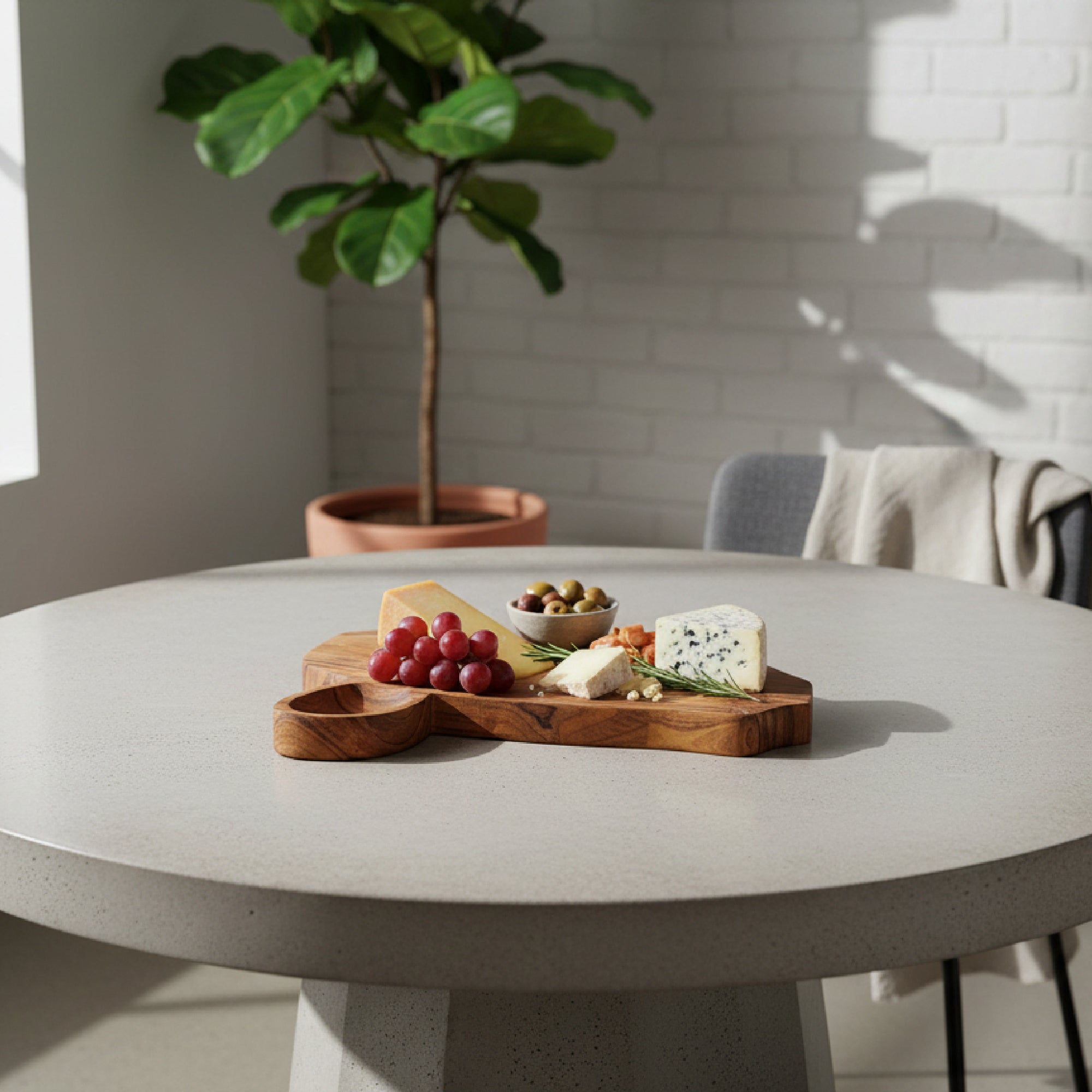 Cow Head-Shaped Acacia Wood Decorative Serving Board