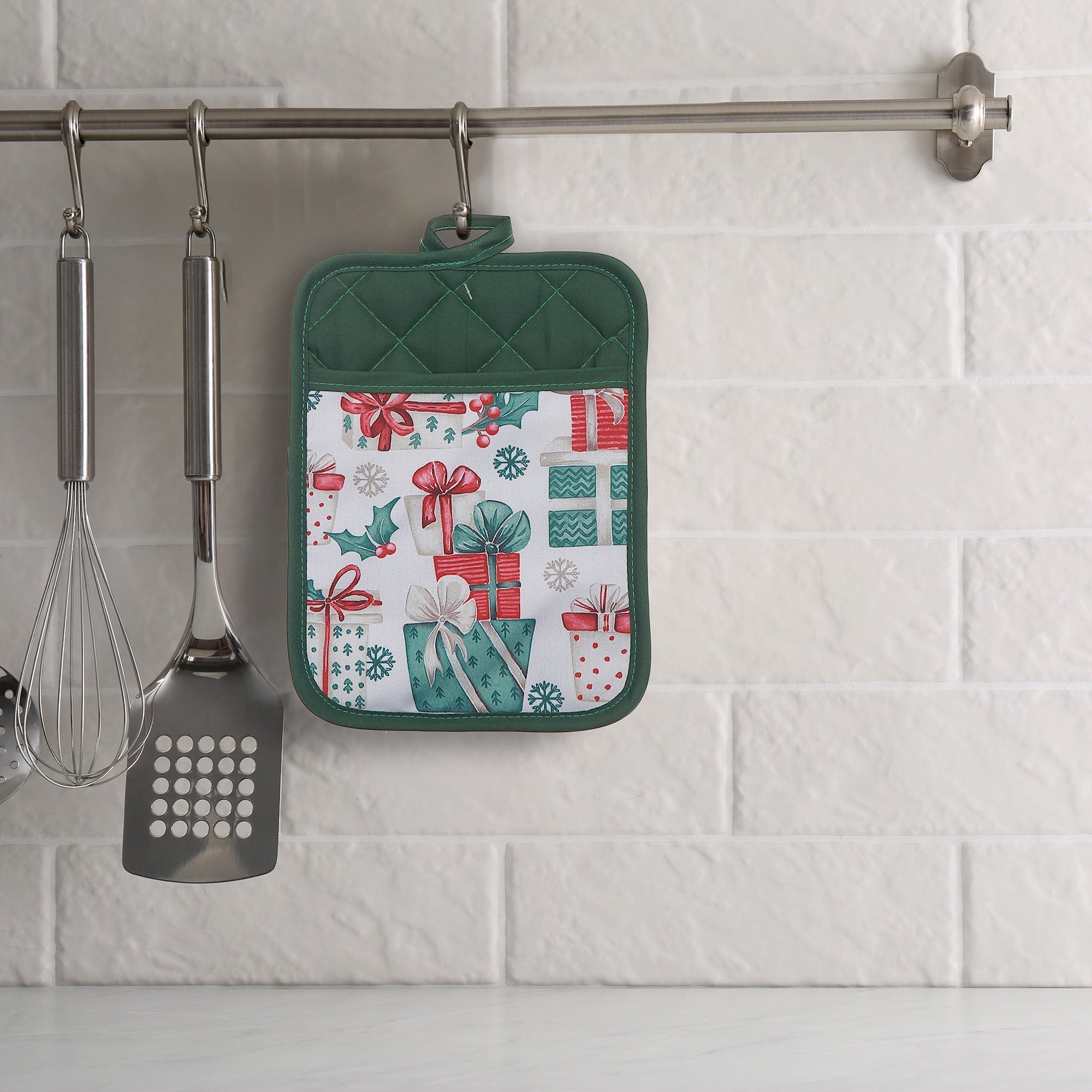 Pot Holder with Pocket Set of 6 Presents – Christmas Kitchen Linens, Holiday Cooking Accessory, Festive Hot Pad