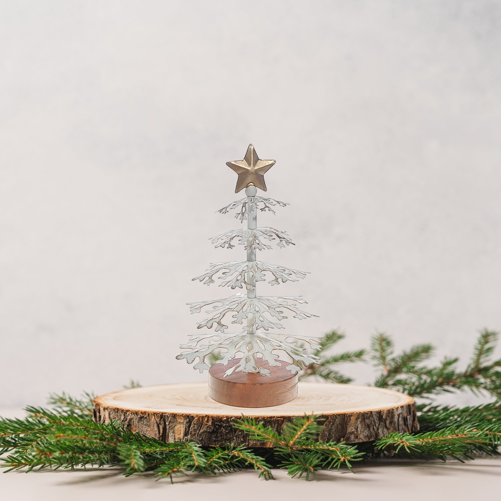 Small White Snowflake Christmas Tree with Acacia Base – Holiday Tabletop Decor, Winter Decoration