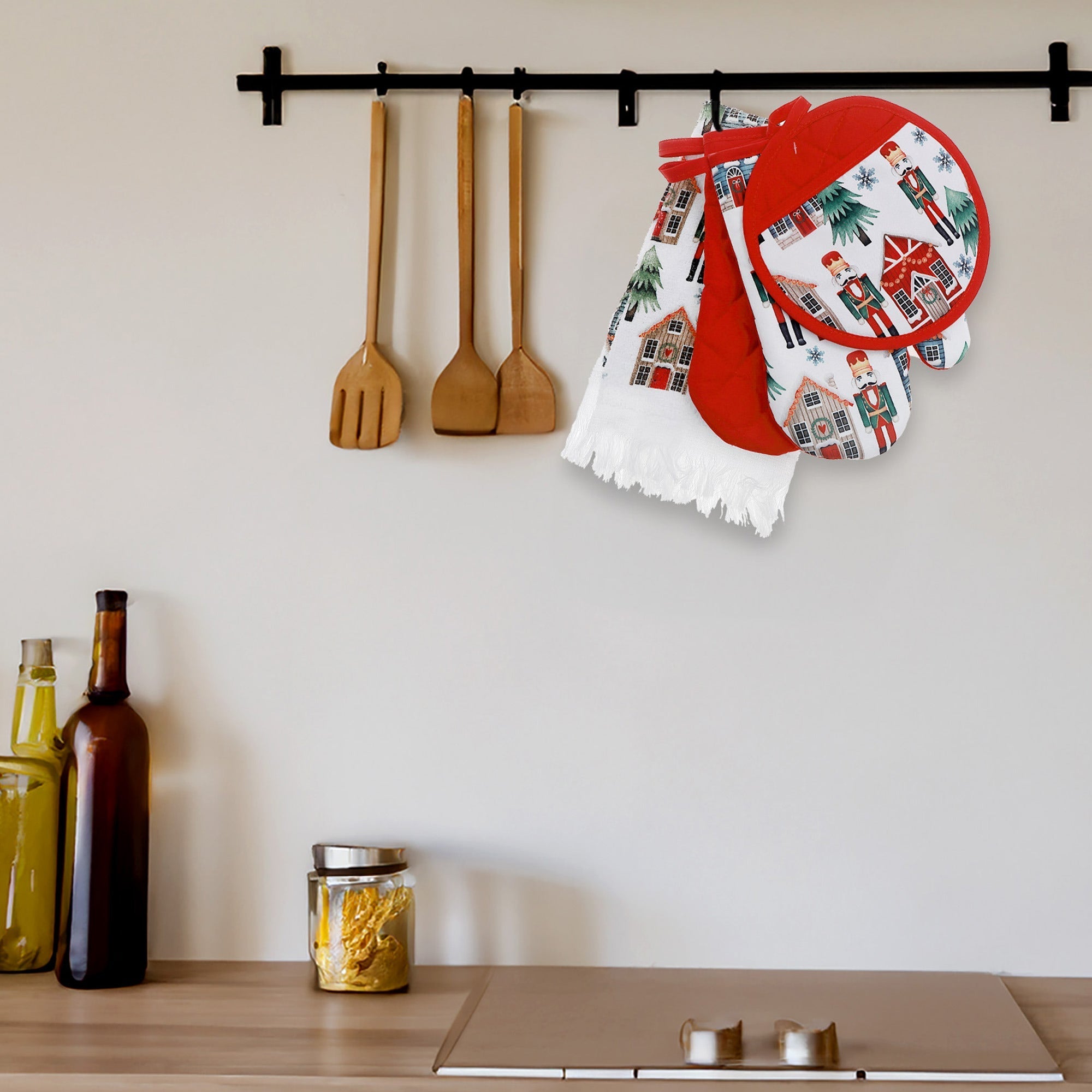 4-Piece Kitchen Set Nutcracker – Christmas Kitchen Linens, Holiday Cooking & Baking Accessory, Festive Table Decor
