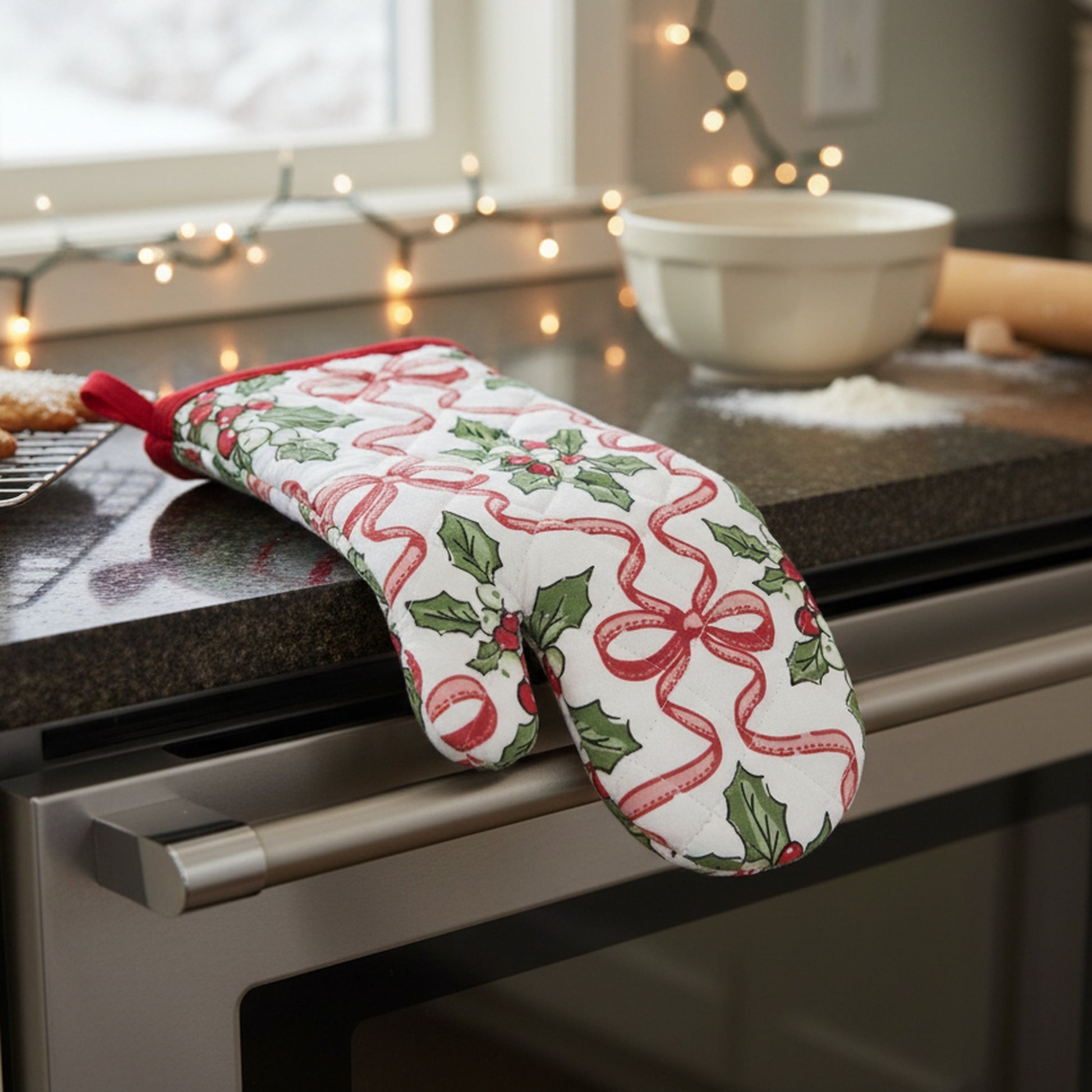 Cotton Oven Mitt Holly & Bows, Christmas, Oven Mitt, Holiday Decor- Set of 2