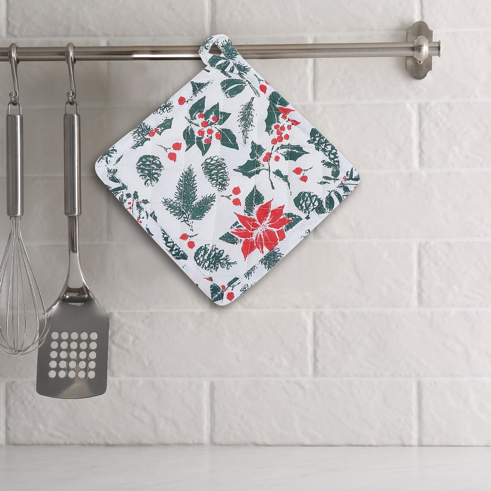 Cotton Pot Holder Set of 6 Mistletoe Poinsettia – Christmas Kitchen Decor, Holiday Cooking Accessory, Festive Table Accent
