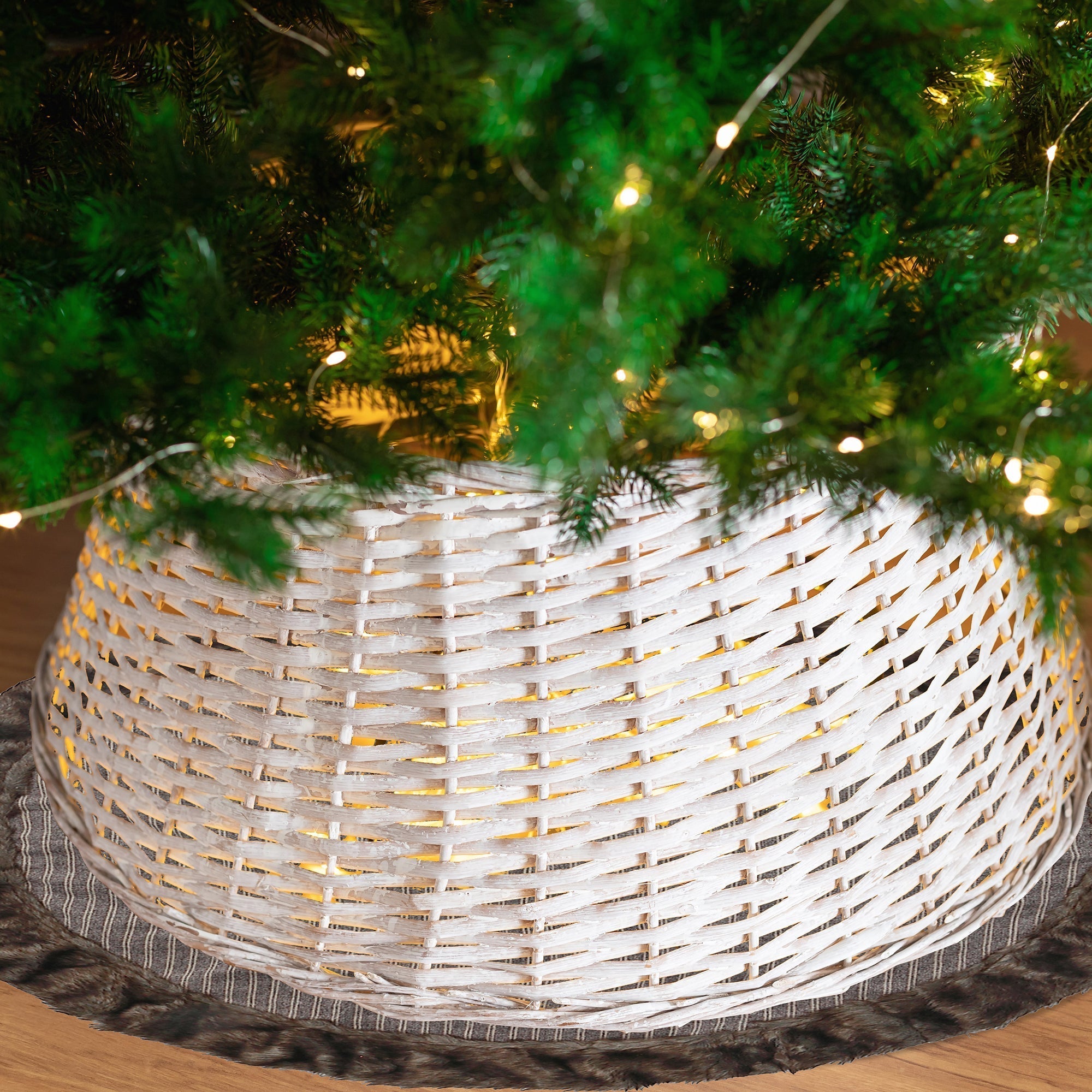 Striped Fabric Christmas Tree Skirt with Border and Button – Holiday Decoration